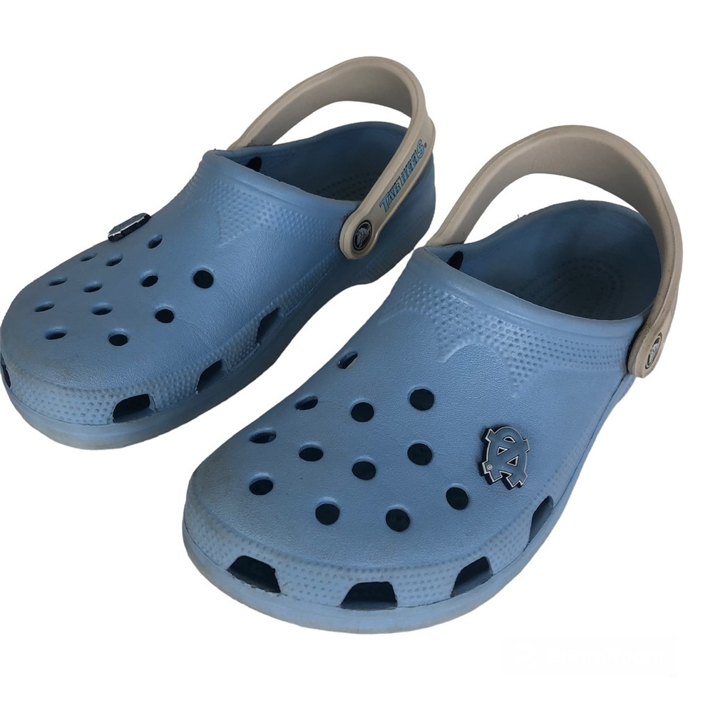 CROCS North Carolina Tar Heels Clogs with Charms Women's 10 Men's 8